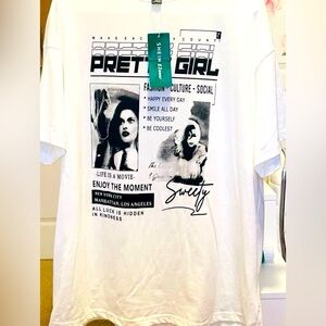 Pretty Girl Grunge Aesthetic Black and White Oversized Womens Girls Teen T-shirt